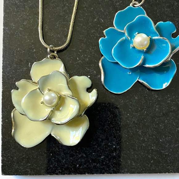 Enamel Flower Necklace With Two Pendants - Picture 6 of 7
